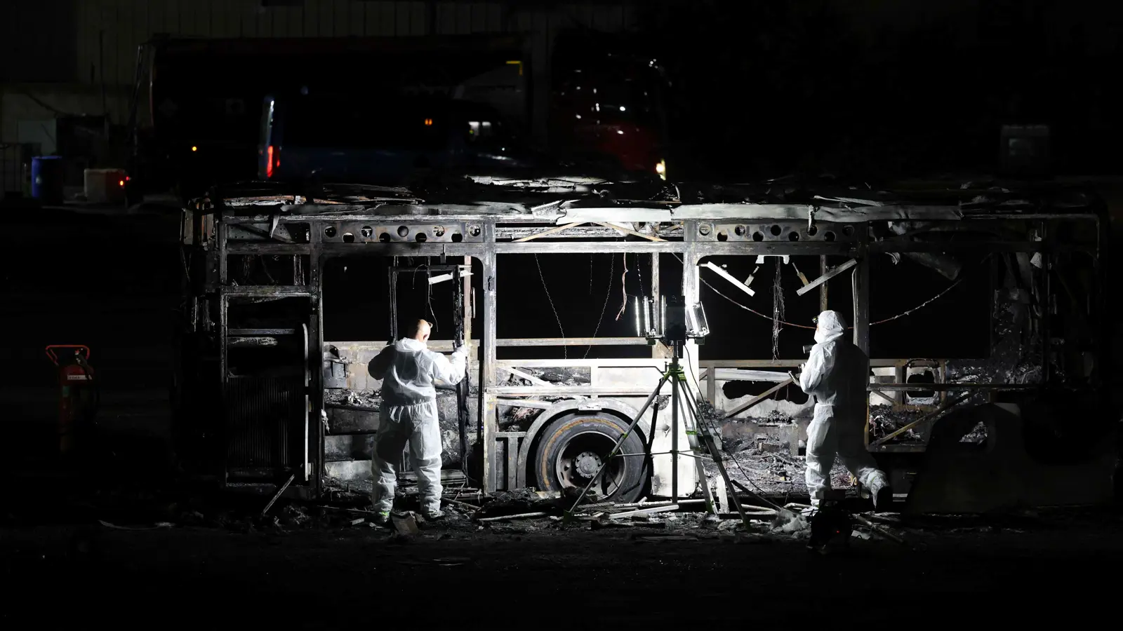 بعد تفجيرات الحافلات.. إسرائيل تكشف عن مصير "تبادل الأسرى" السبت