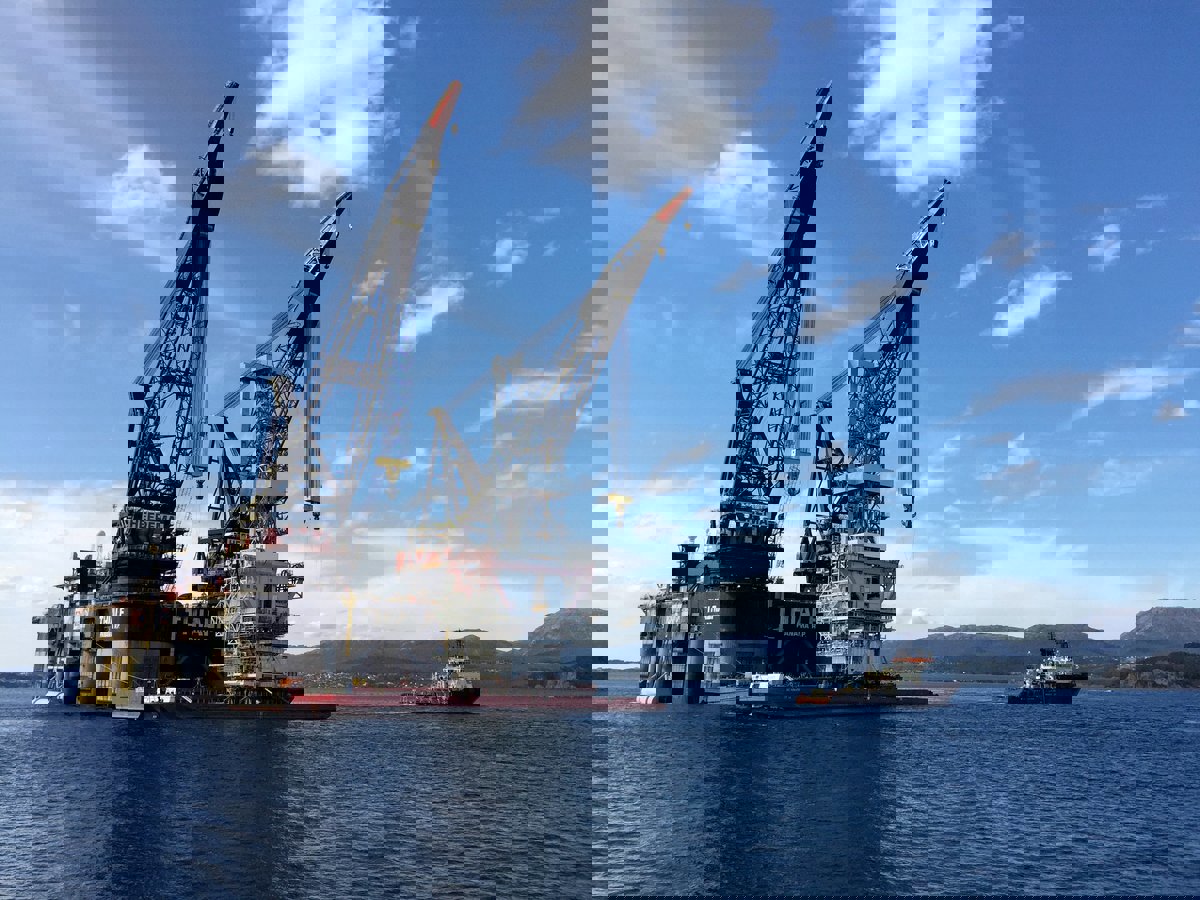 تراجع النفط بعد زيادة مخزونات الخام الأمريكية