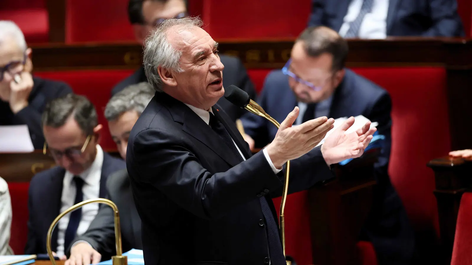 أزمة بايرو والحزب الاشتراكي.. تاريخ طويل من الفرص الضائعة