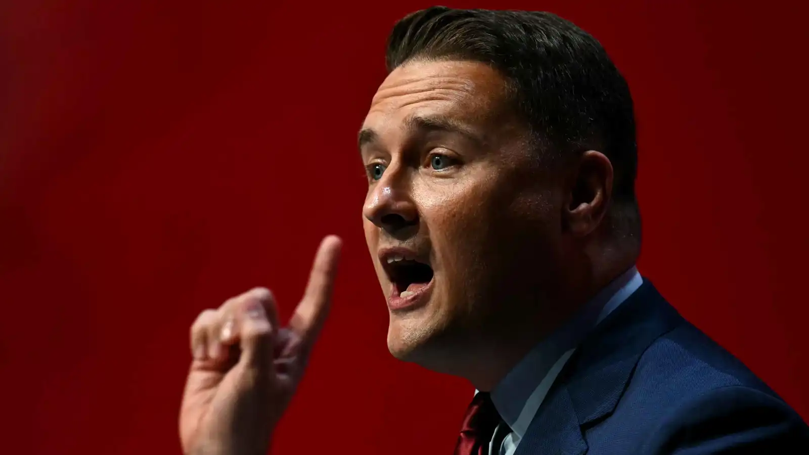 وزير الصحة البريطاني يعلق على اتهامه بالتخطيط للإطاحة بستارمر