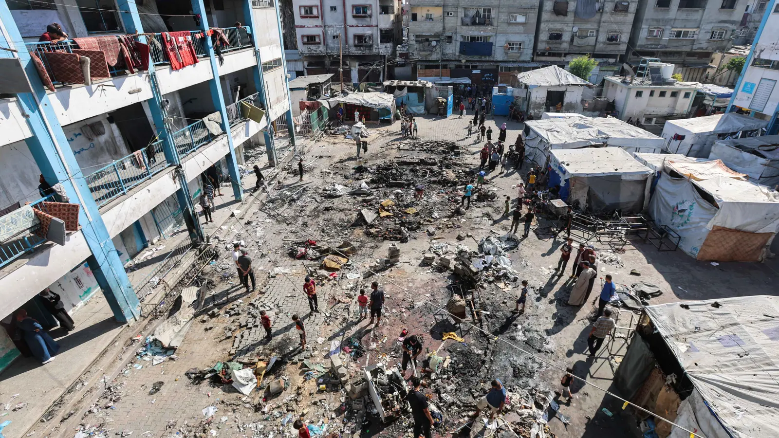 بينهم أسرى محررون.. غارات إسرائيلية عنيفة تقتل 41 فلسطينيا في غزة