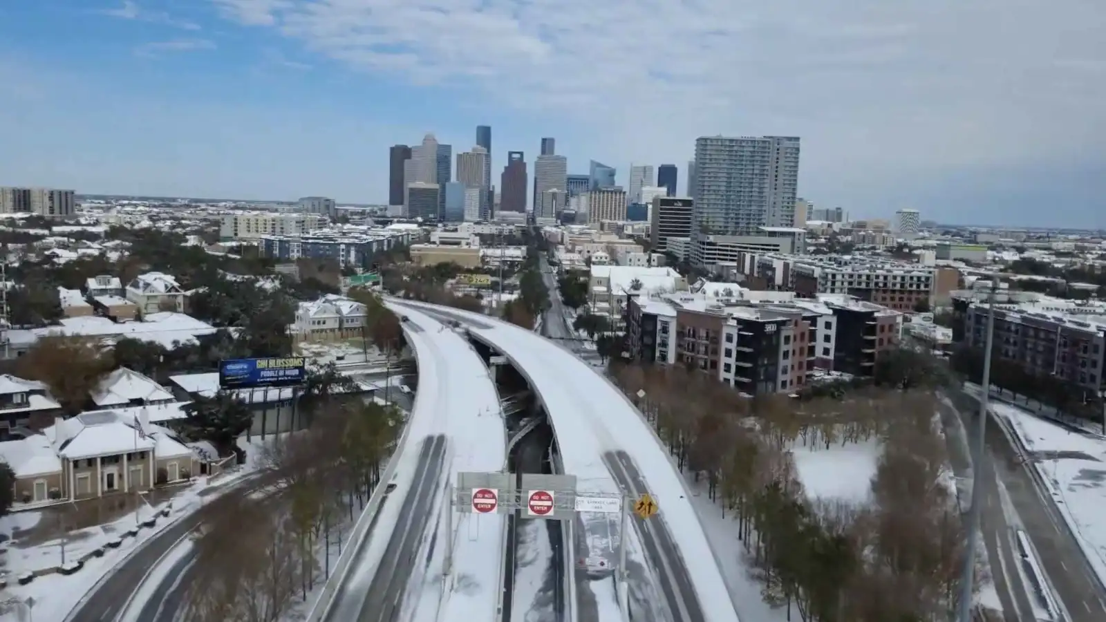 أمريكا.. إلغاء أكثر من 9 آلاف رحلة مع اقتراب عاصفة "فيرن" الخطيرة (فيديو)