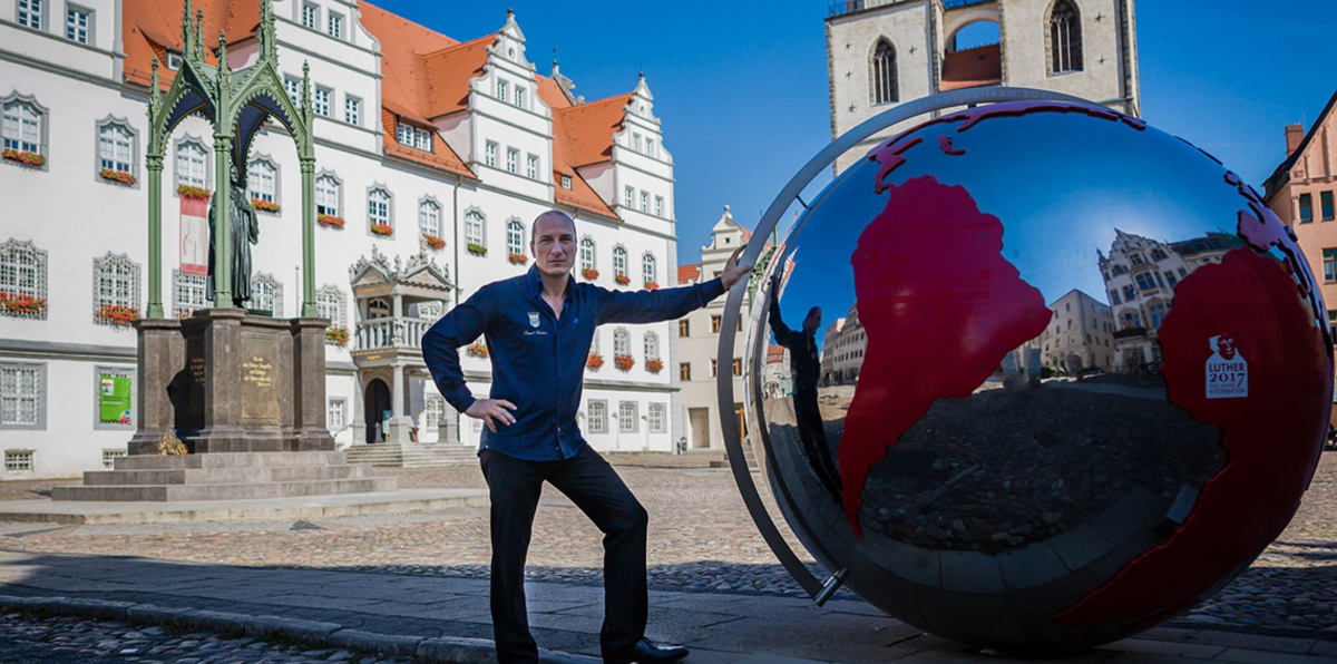 ألماني يقيم "مملكة" داخل الدولة ويصدر جوازات سفر لـ250 مواطنًا