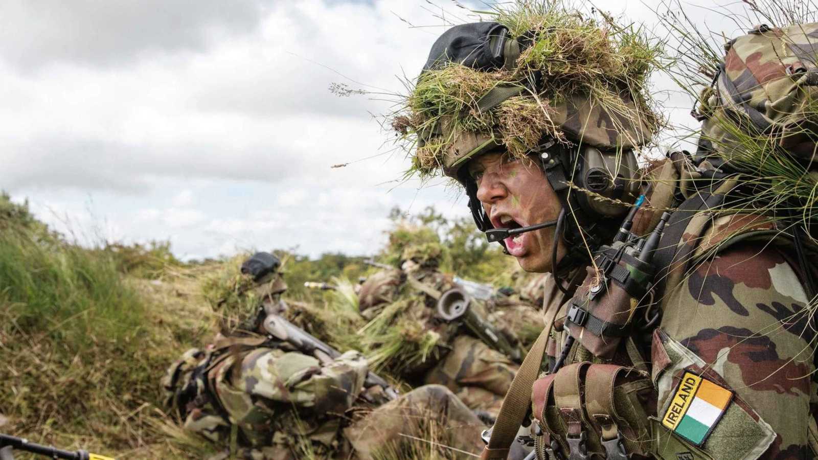 من الحياد إلى الهشاشة.. أيرلندا تعيد حساباتها العسكرية أمام "الخطر" الروسي