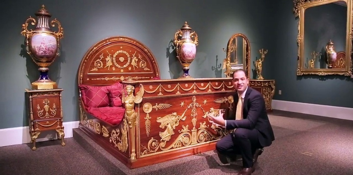 بلاغ للنائب العام المصري للتحقيق بسرقة غرفة نوم الملك فاروق