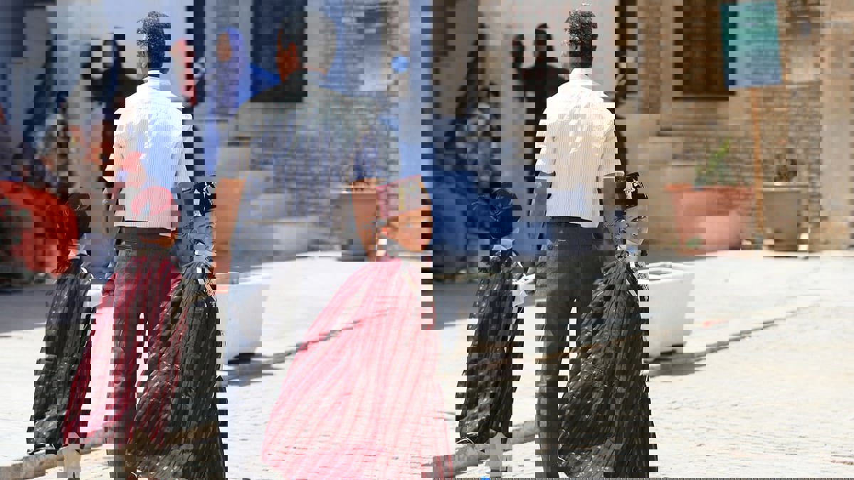 التونسيون يستعينون ببركات ليلة القدر في مواكب ختان الأطفال الجماعي