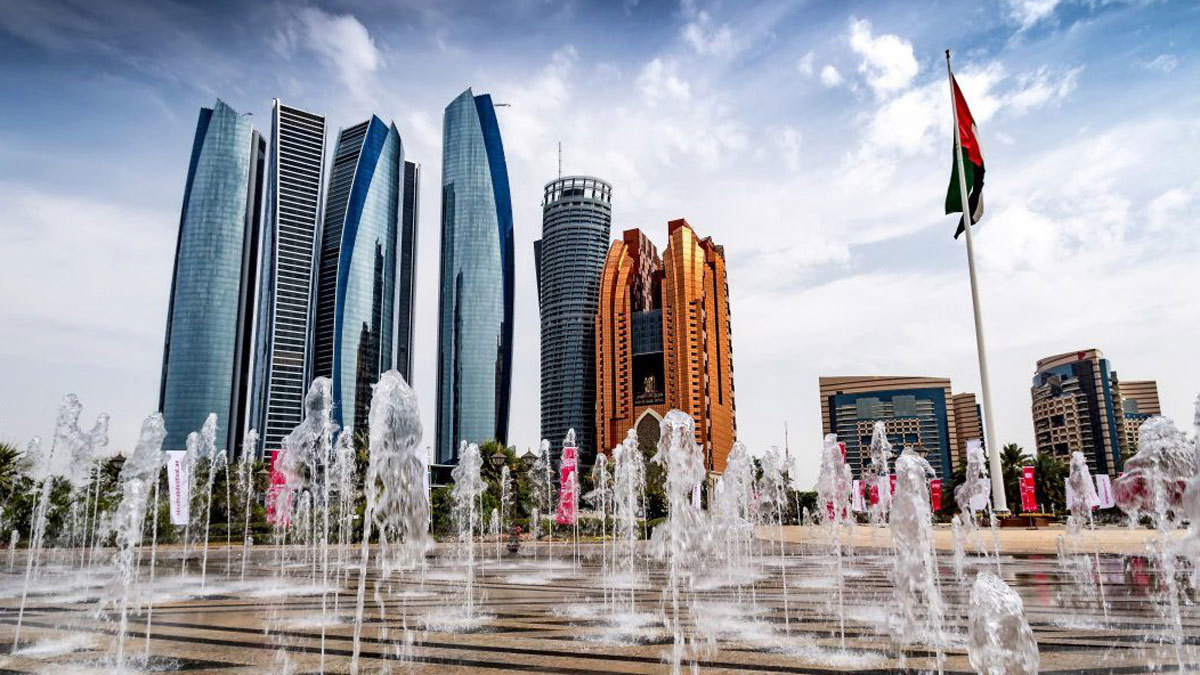 حكومة أبوظبي تنقل ملكيتها في شركات تنموية إلى "القابضة ADQ"