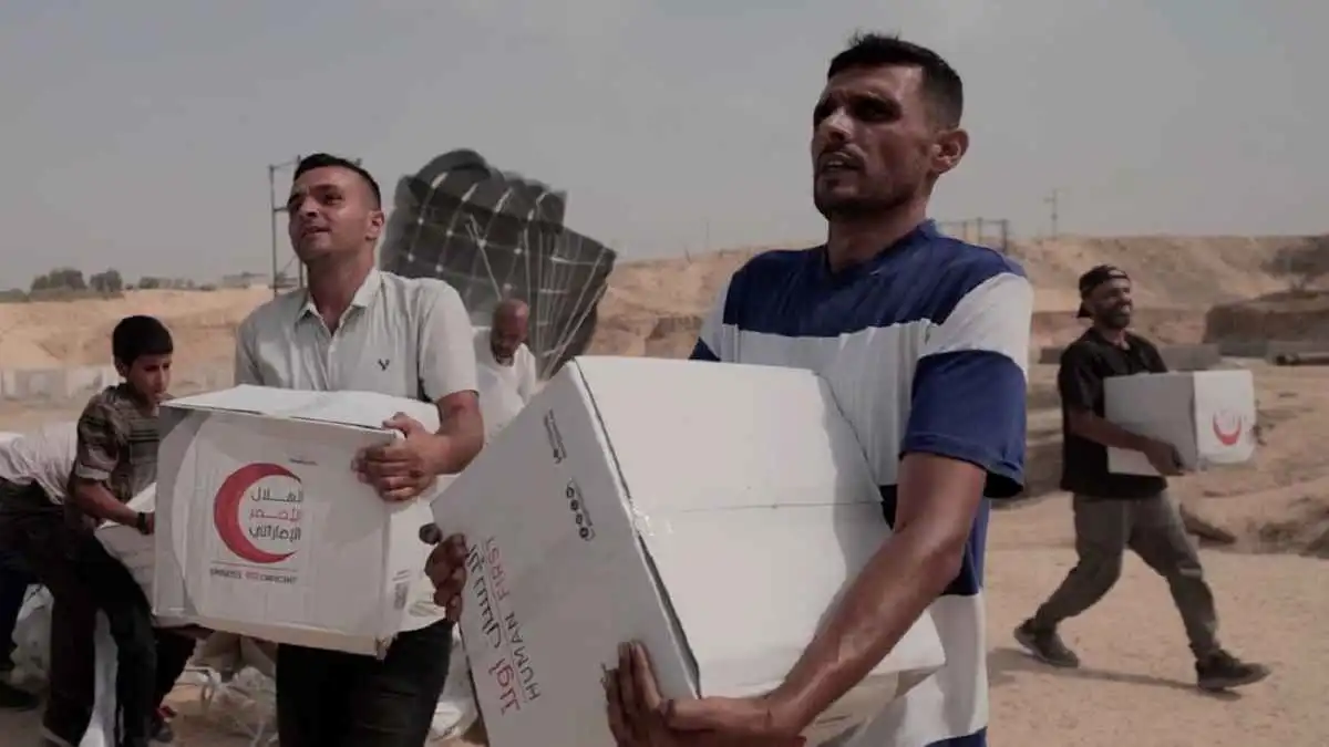 الإمارات تنفذ الإنزال الجوي الـ69 للمساعدات على غزة (فيديو)