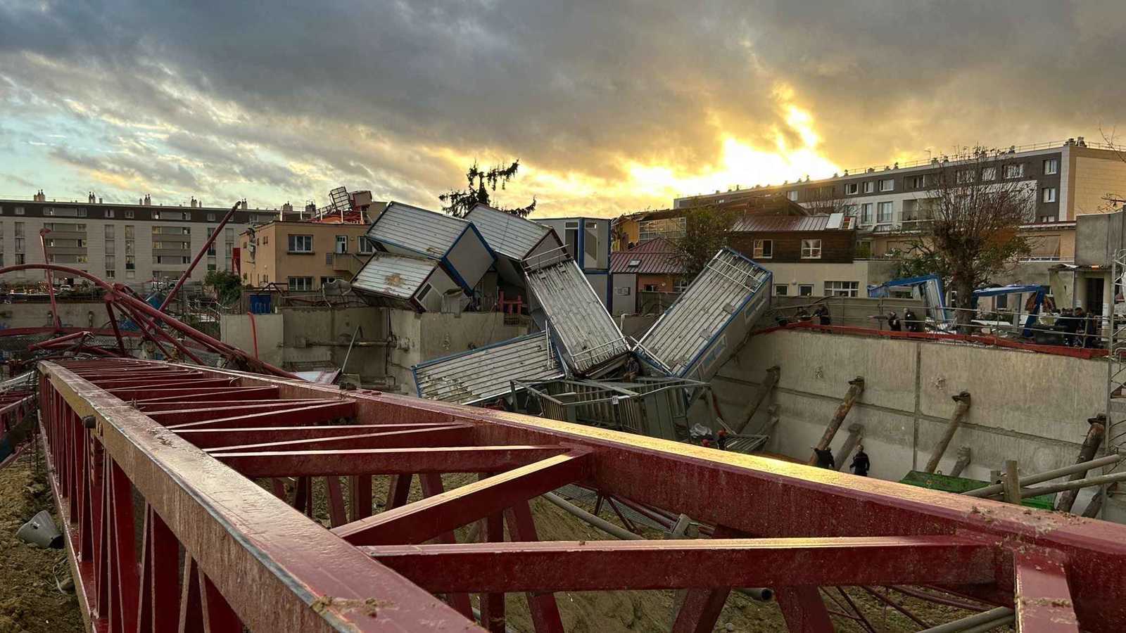 زوبعة مفاجئة تطيح بثلاث رافعات وتخلّف قتيلا شمالي باريس