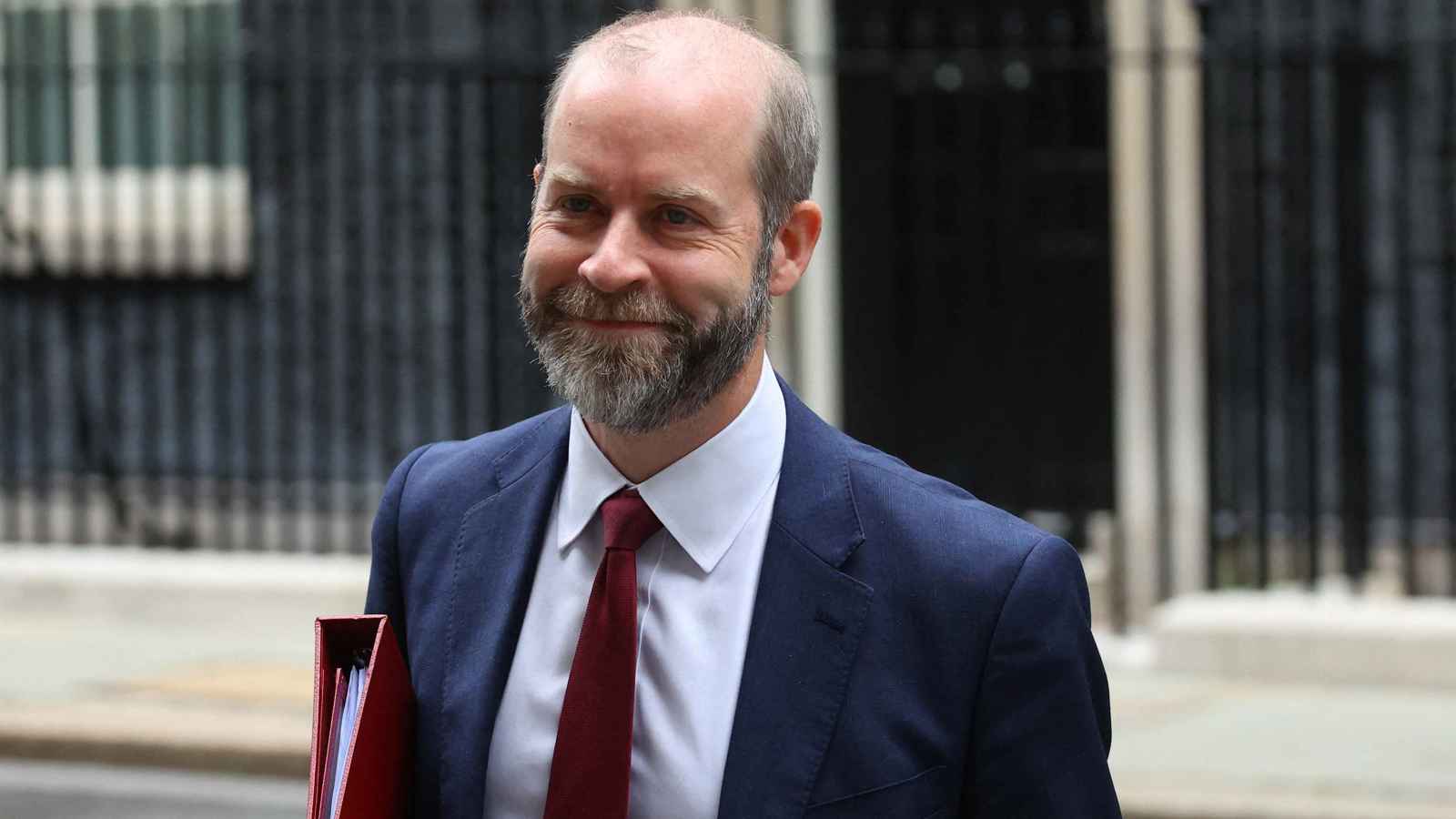 "أقرب حليف".. بريطانيا تريد التعامل بهدوء مع رسوم ترامب