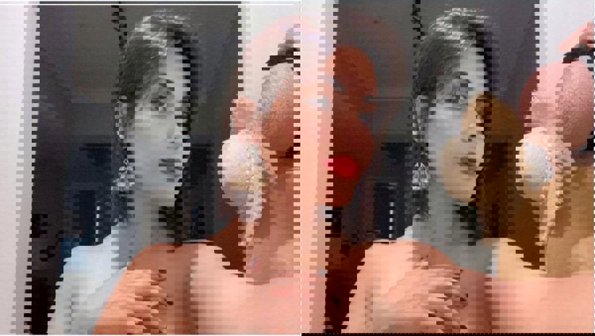 أمل الشهراني تعلق على إقامتها مع رجل دون زواج 