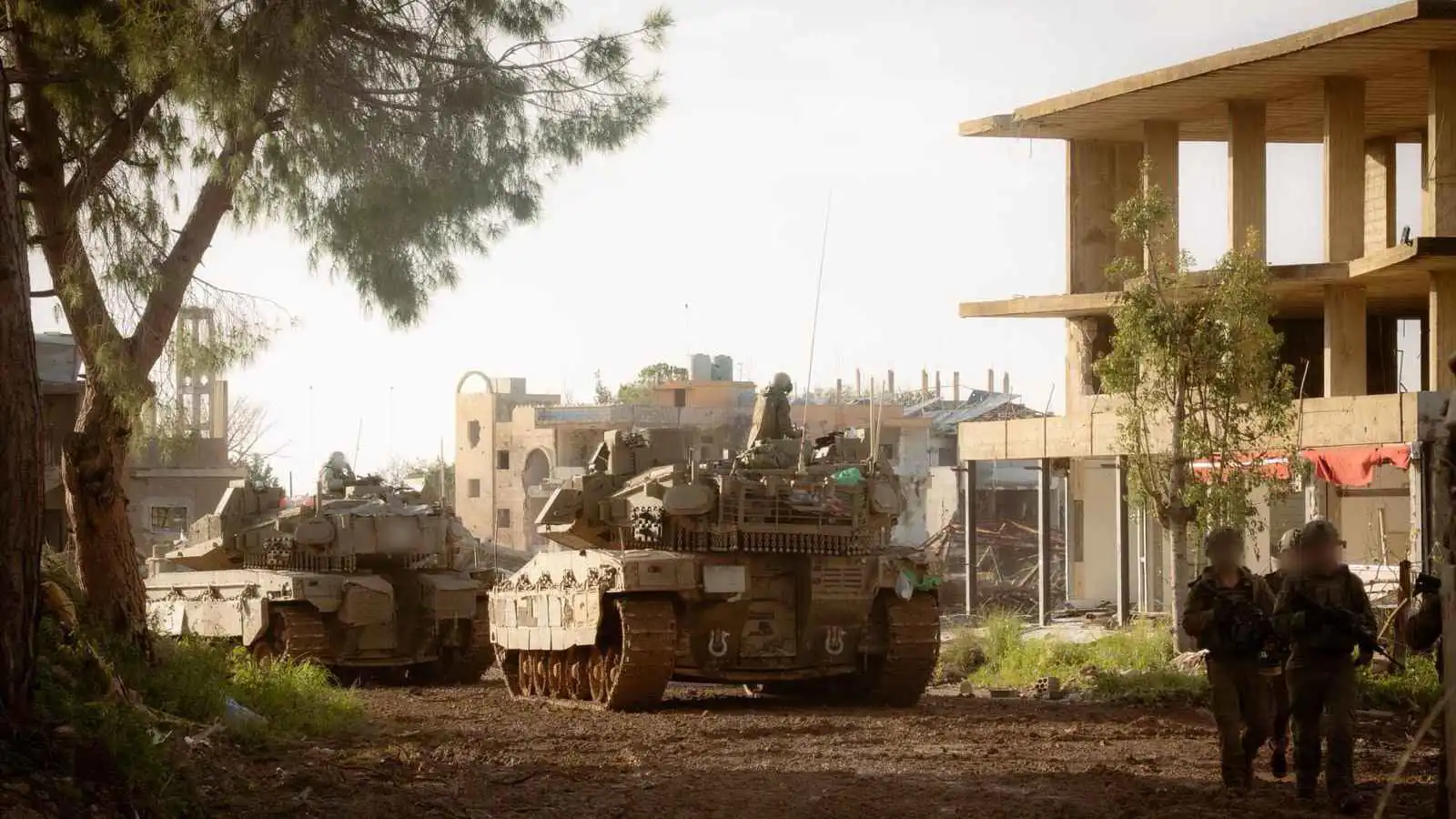 "قنابل وجرافات".. ترامب يتلقى دعماً لصفقة أسلحة مع إسرائيل