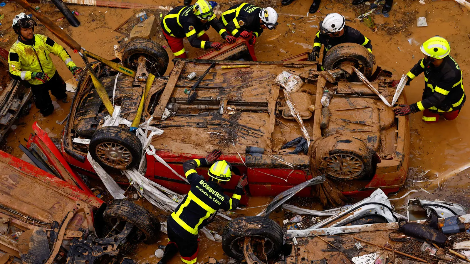 "مشرحة مؤقتة".. إسبانيا تتعرض للكارثة المناخية الأسوأ في التاريخ (فيديو)