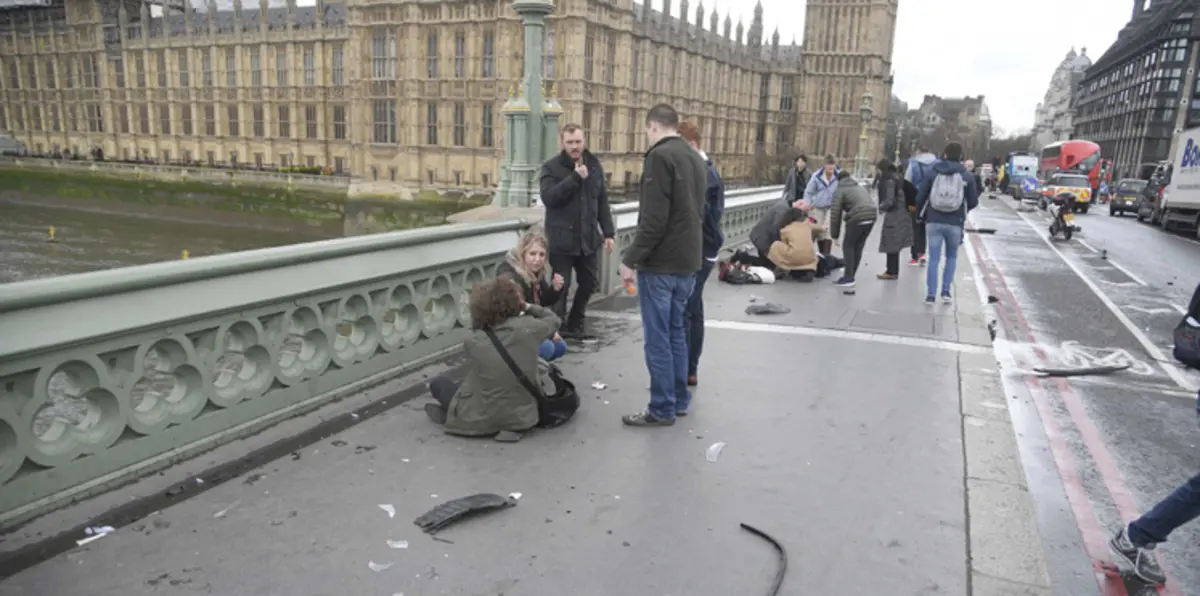 بالصور والفيديو.. رعب في لندن عقب إطلاق نار استهدف البرلمان البريطاني