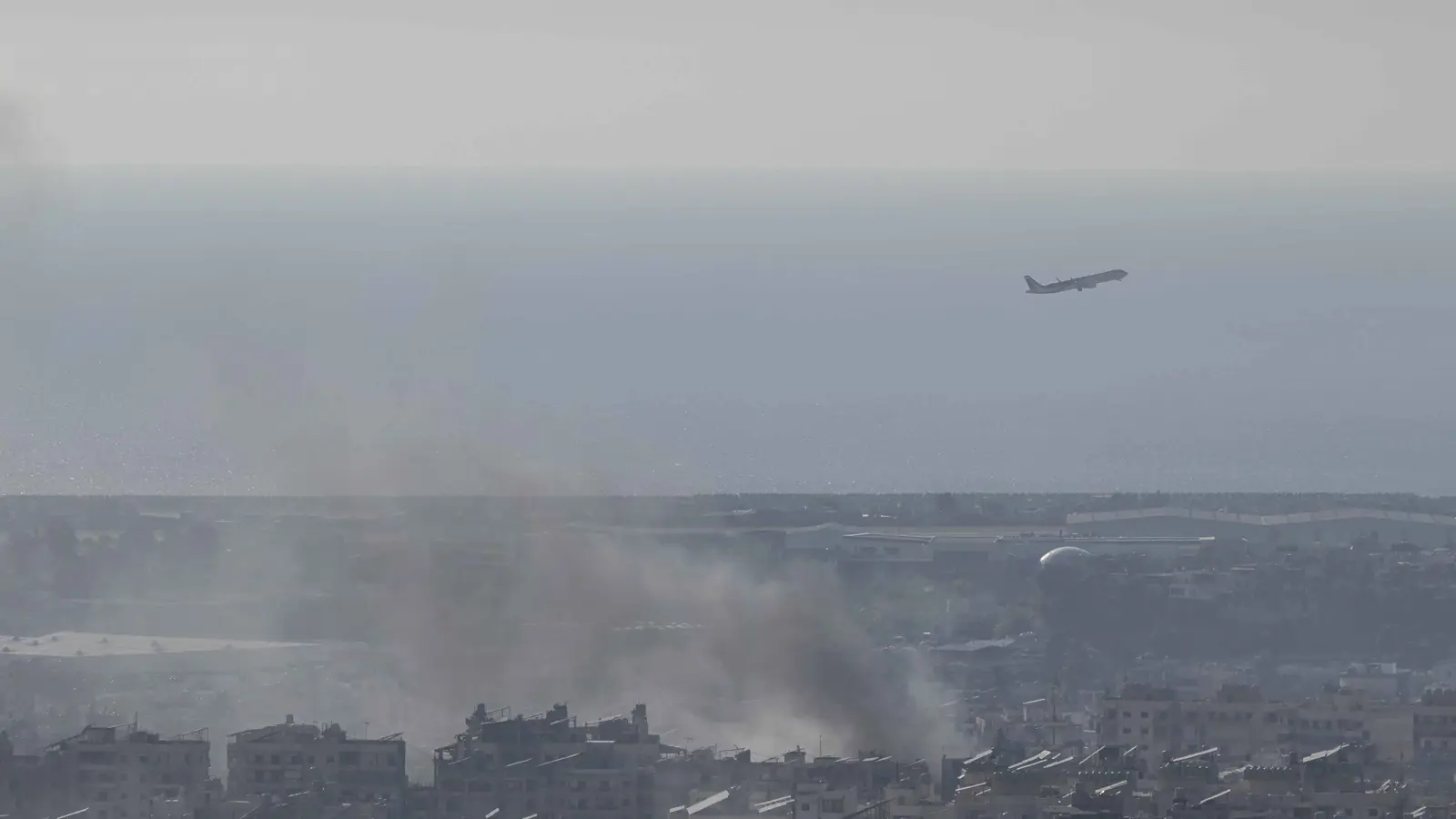 بين الضمانات والتطمينات.. هل تقصف إسرائيل مطار بيروت؟