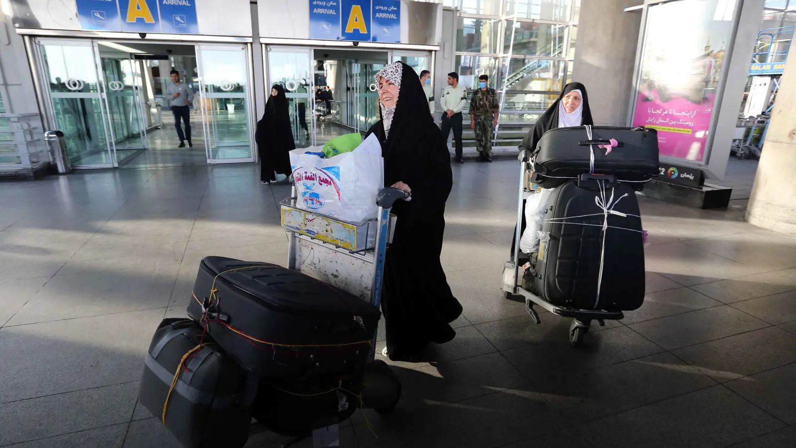 حتى إشعار آخر.. إيران توقف الملاحة الجوية وتغلق المطارات