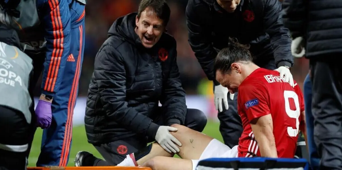 إبراهيموفيتش يفاوض مانشستر يونايتد لتمديد العقد