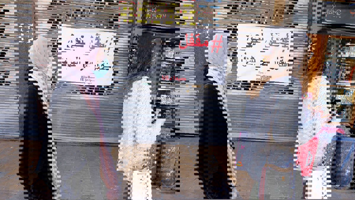 أزمة لبنان تتفاقم.. الدين العام يلامس الـ 100 مليار دولار والسلع تضاعفت 500%