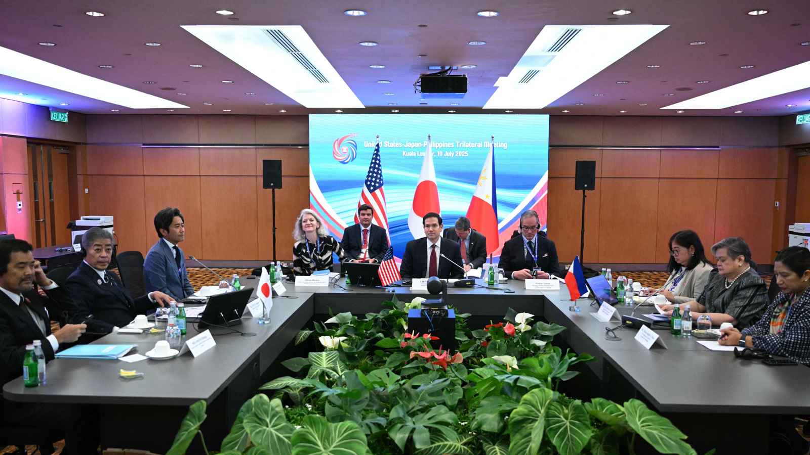 لافروف وروبيو يجريان "محادثة صريحة" حول حرب أوكرانيا