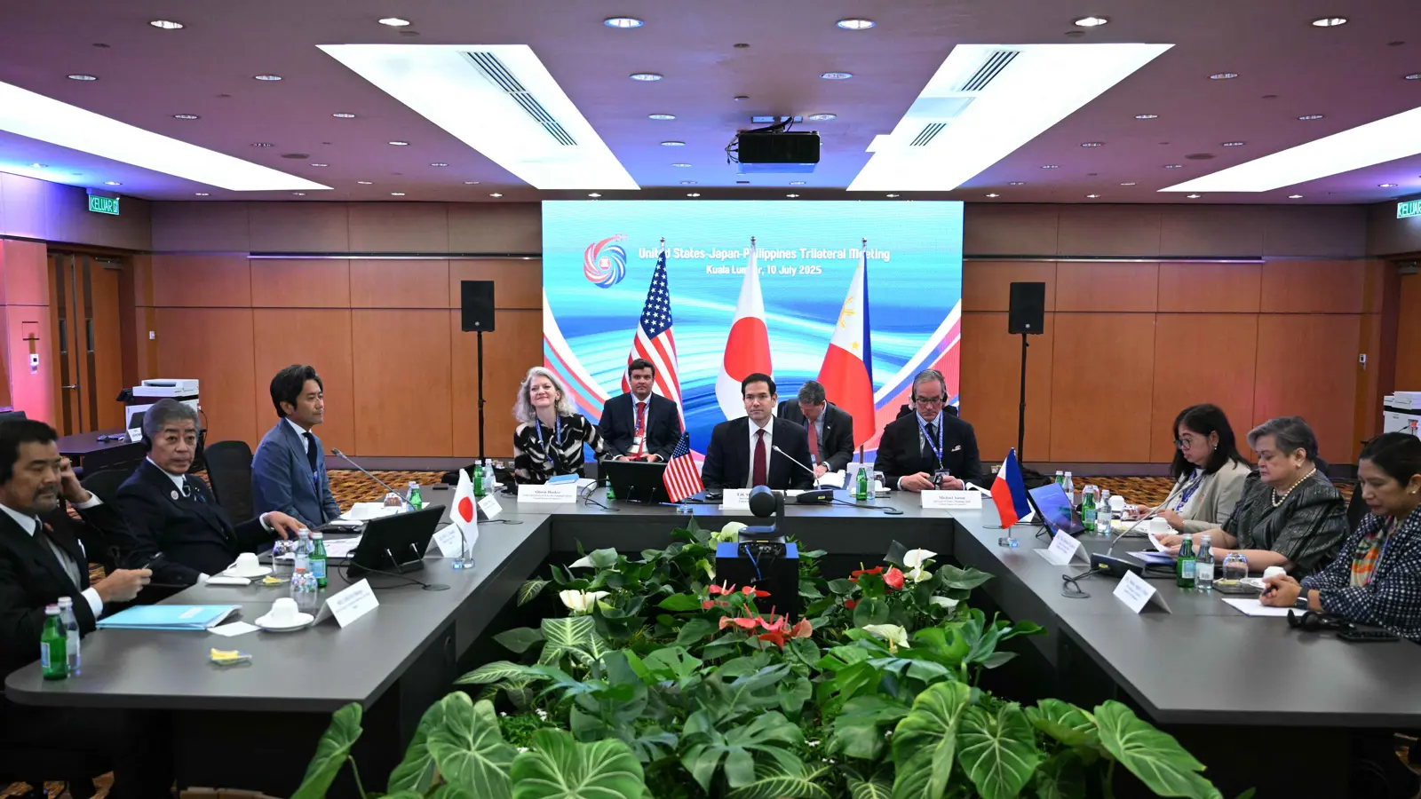 لافروف وروبيو يجريان "محادثة صريحة" حول حرب أوكرانيا