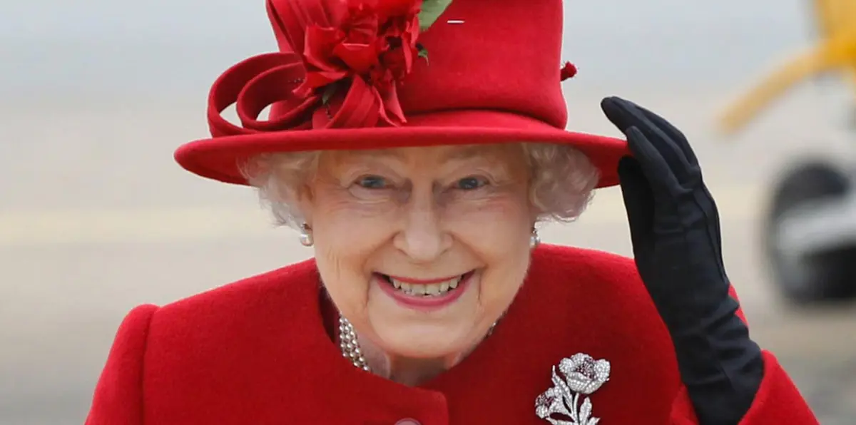 عجوز بريطاني يحلم بلقاء الملكة إليزابيث (صور)
