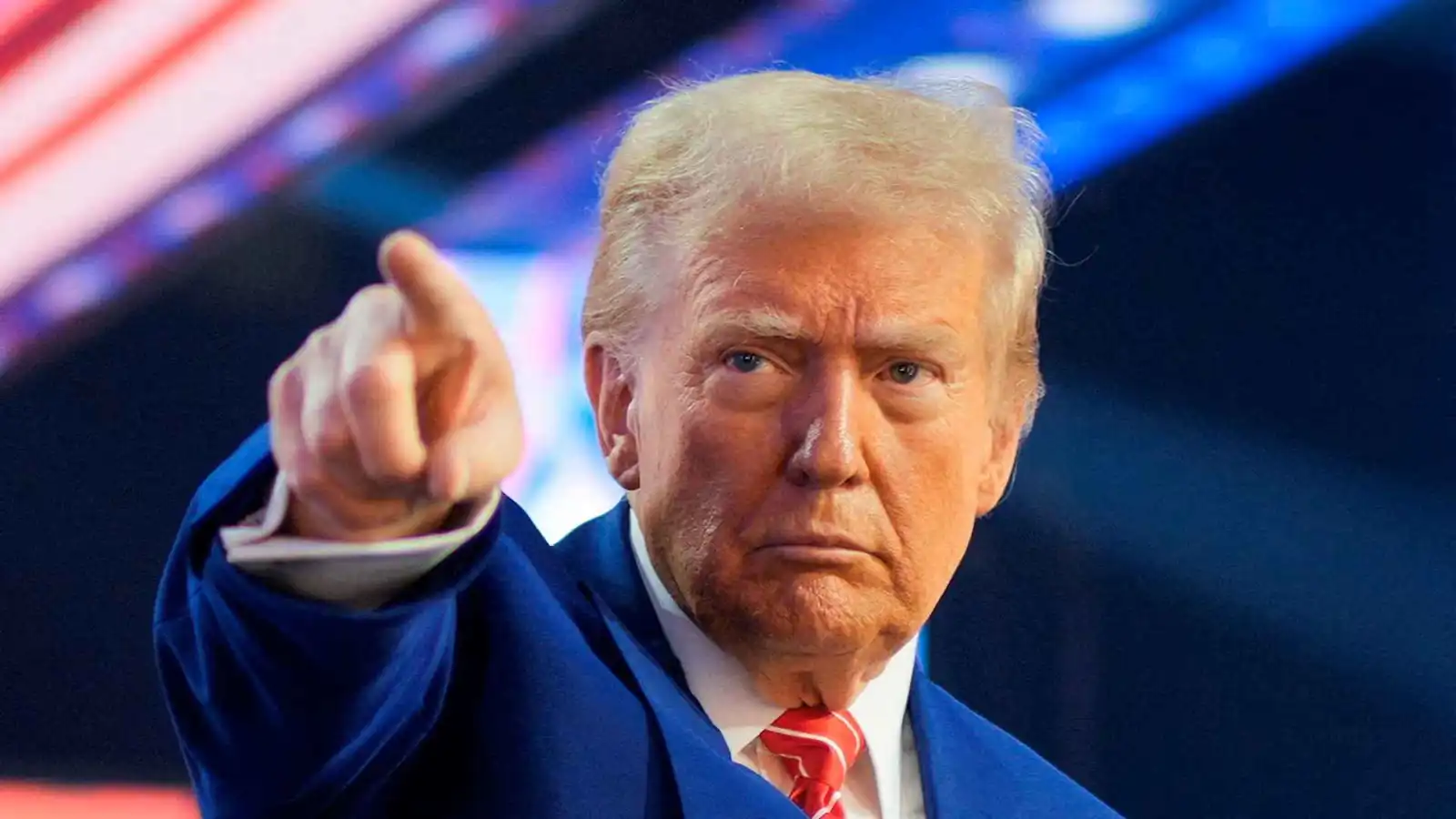 "أكسيوس": إصبع ترامب لا تفارق الزناد وعينه على "الانتقام" الإيراني