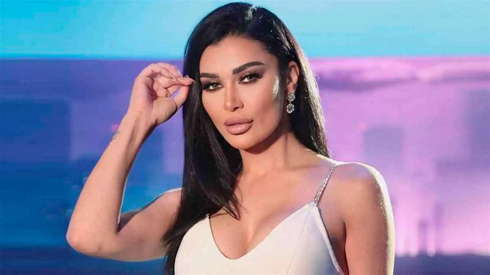 لأول مرة.. نادين الراسي تكشف تفاصيل محاولتها الانتحار (فيديو)