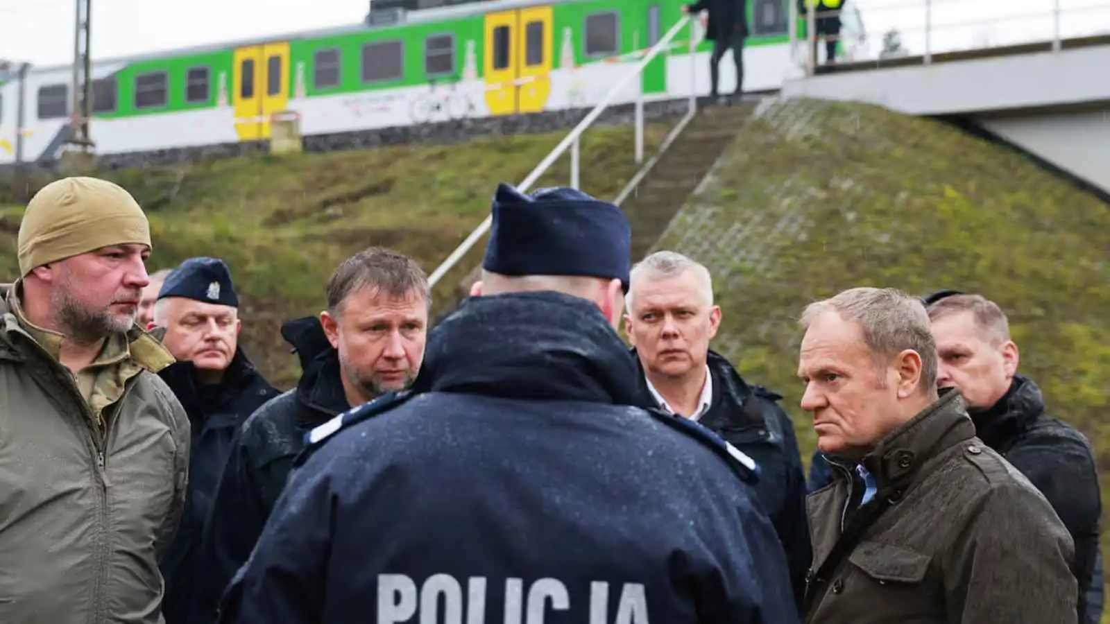 بعد تفجير خط سكك حديدية.. بولندا تنشر الجيش لحماية البنية التحتية الحيوية