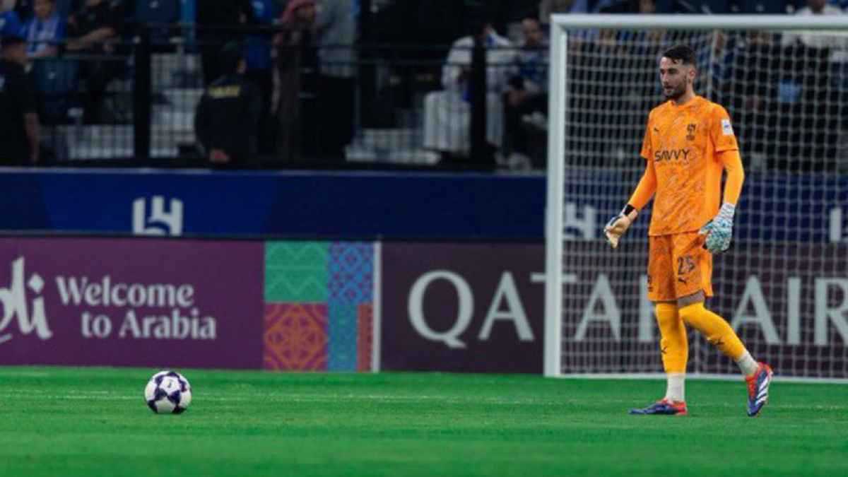 حرم الهلال منه.. هل ظلم إنزاغي الحارس الفرنسي باتوييه؟ 