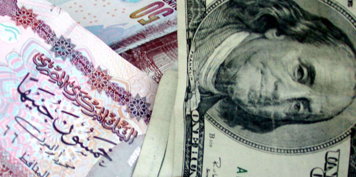 مصر تثبت الدولار الجمركي عند 16 جنيها في ديسمبر