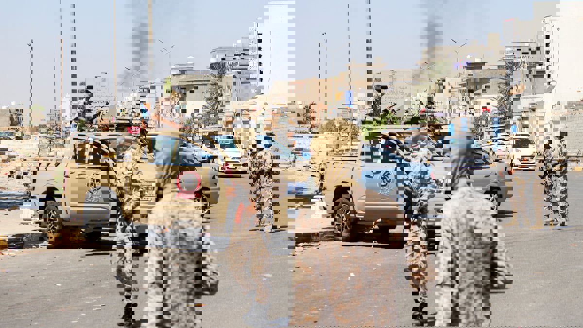 ليبيا.. محتجون يغلقون طريق الزاوية - طرابلس بعد مقتل رجل وزوجته