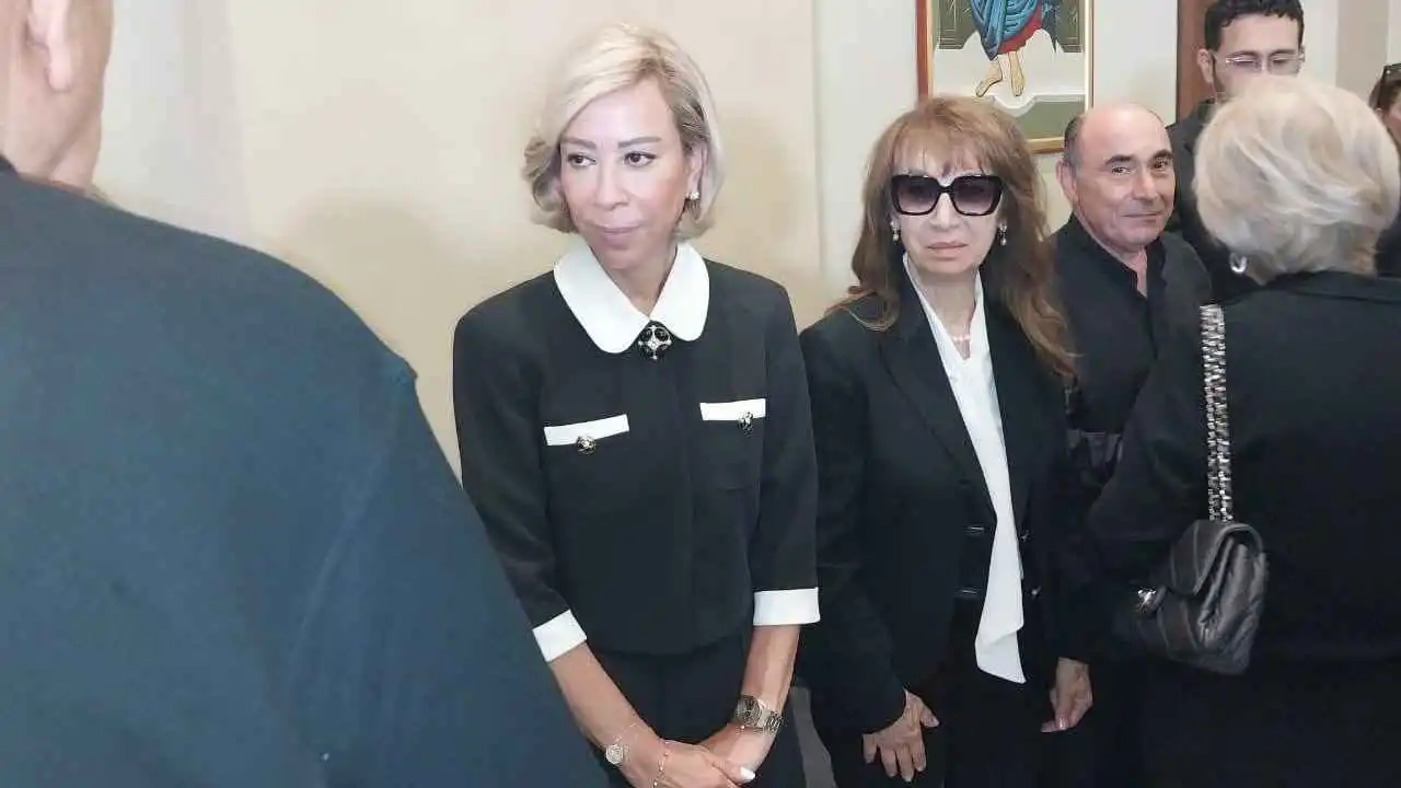 بحضور سيدة لبنان الأولى.. مشاهير في وداع زياد الرحباني (فيديو)