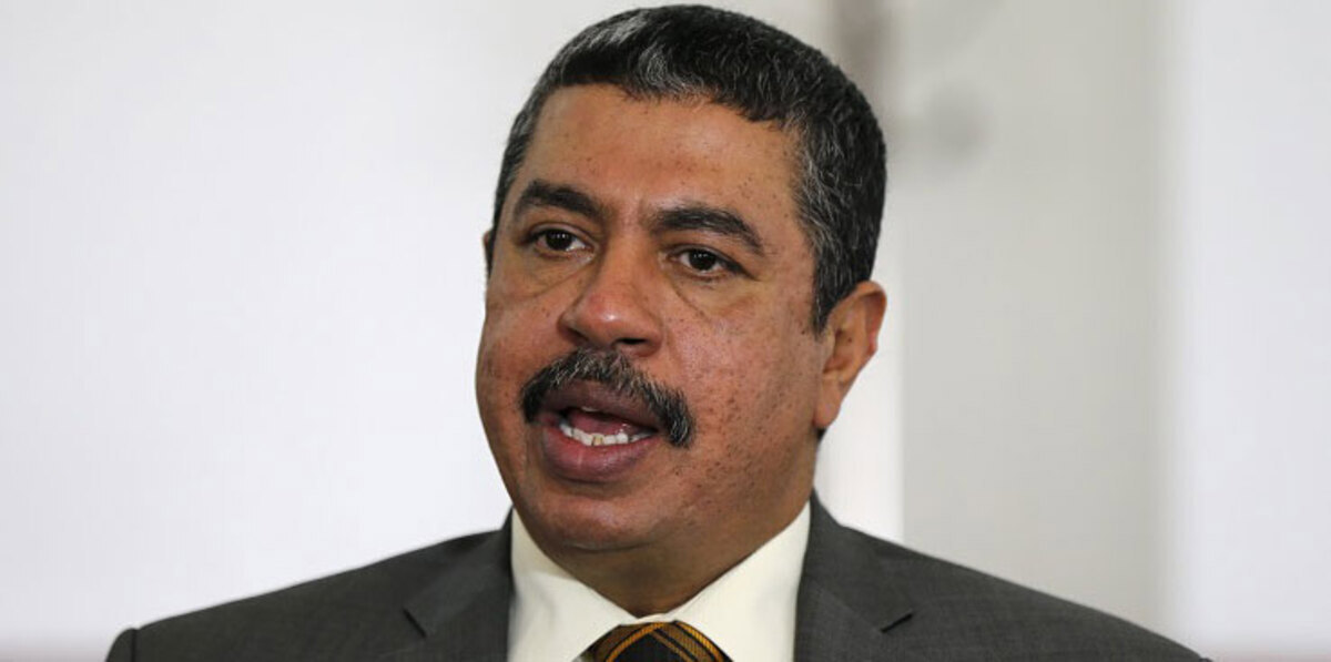 بحاح يوجه بحل مشكلة مطار عدن والجرحى اليمنيين