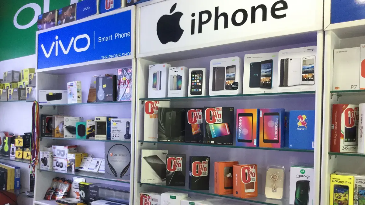 شاب يسرق "آيفون" بحيلة ماكرة في الكويت