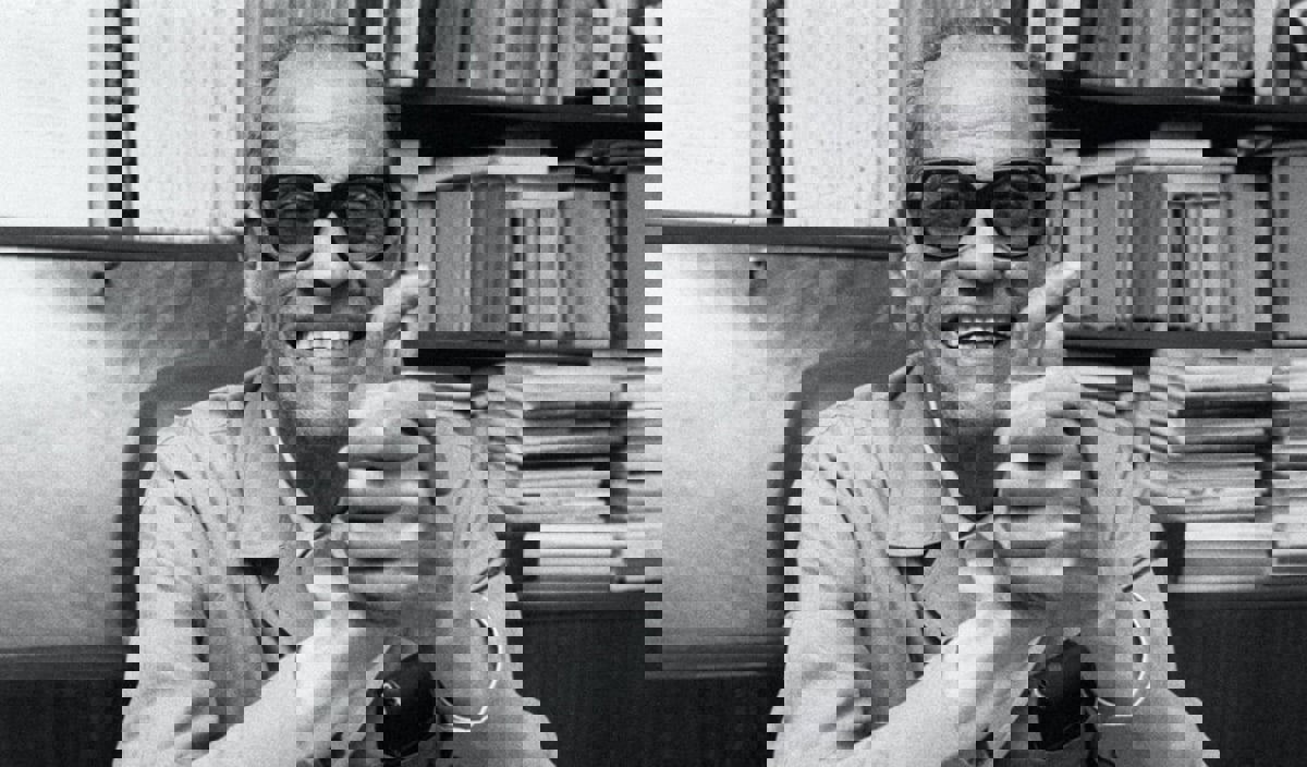 إبراهيم عبد المجيد يكشف لـ"إرم نيوز" سرًّا عن مكتبة نجيب محفوظ 