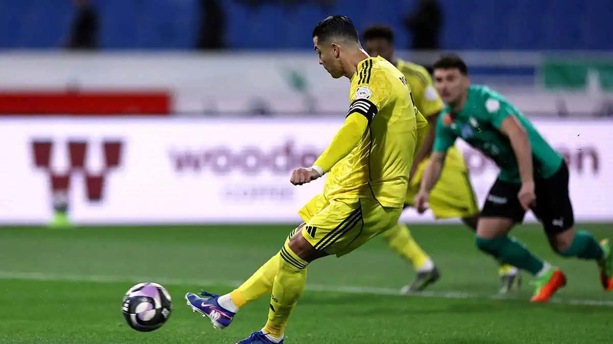 رونالدو في طريقه إلى 1000 هدف.. إشادات واسعة عالمياً بقائد النصر السعودي