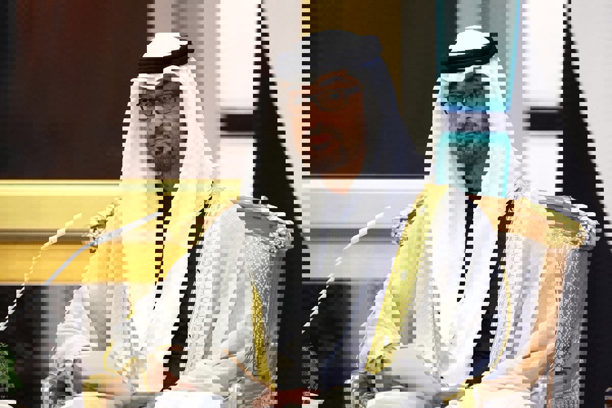 محمد بن زايد: الإمارات تتضامن مع إيران في هذه الظروف الصعبة