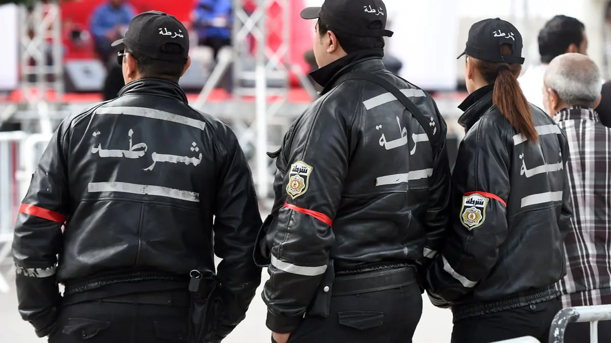 السجن لضابط تونسي ظهر في فيديو بصدد تلقي رشوة