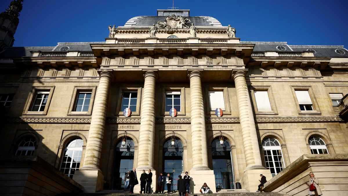 فرنسا تحقق في منشور لروبوت "غروك" يتضمّن إنكاراً للهولوكوست