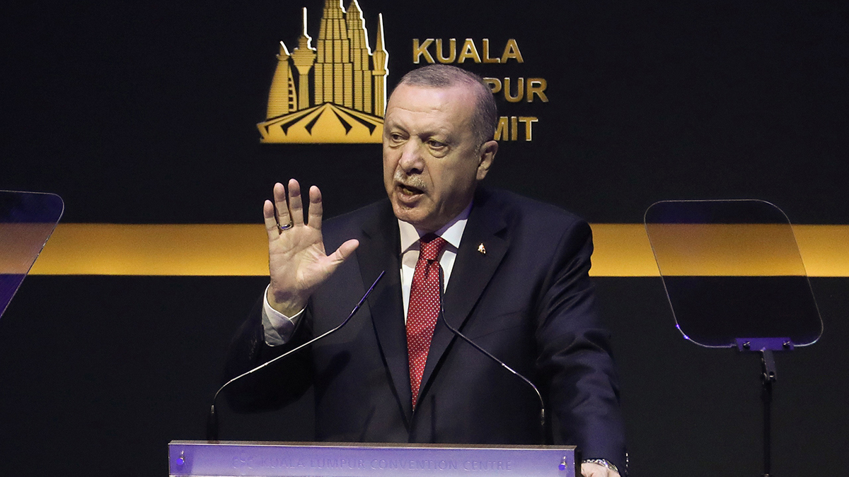 أردوغان: 50 ألف شخص في طريقهم إلى تركيا قادمين من إدلب السورية