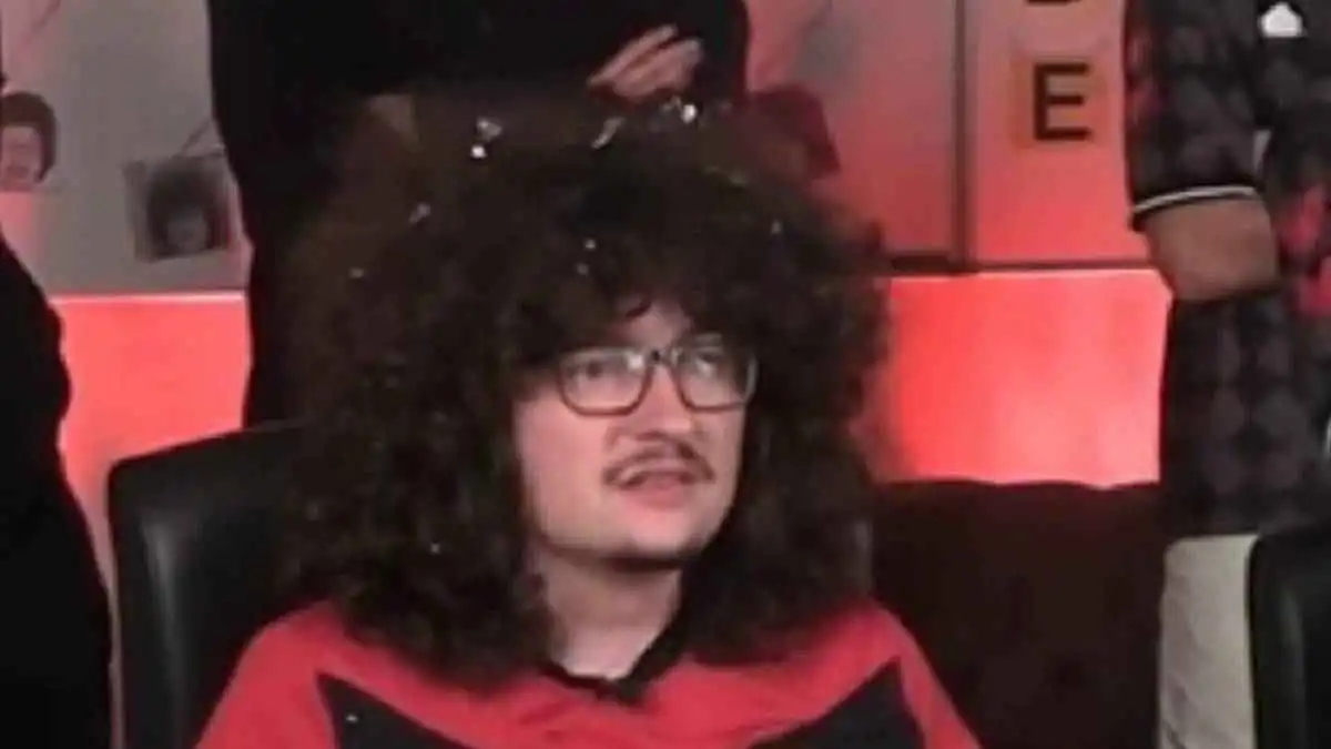 لن يحلق شعره.. رد فعل مشجع مانشستر يونايتد الشهير بعد التعادل مع وست هام