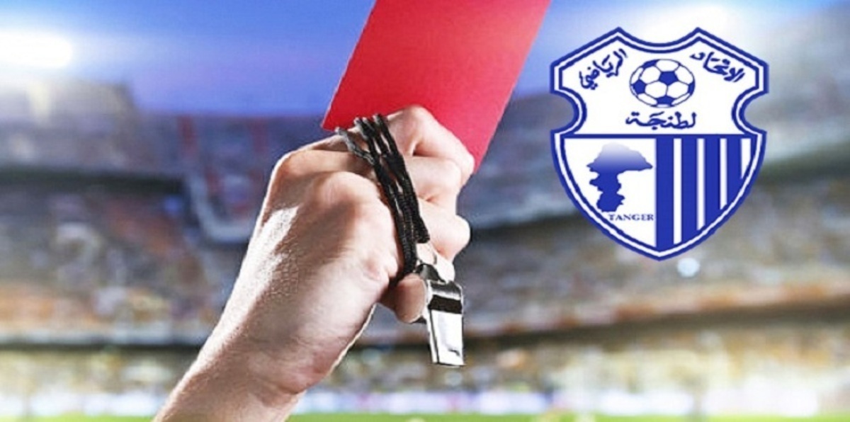 طرد غريب للاعب في الدوري الجزائري (فيديو)