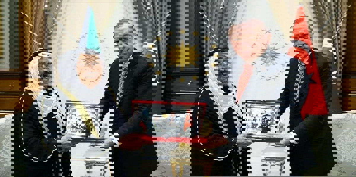 أردوغان يقلد أمير الكويت وسام الدولة التركية