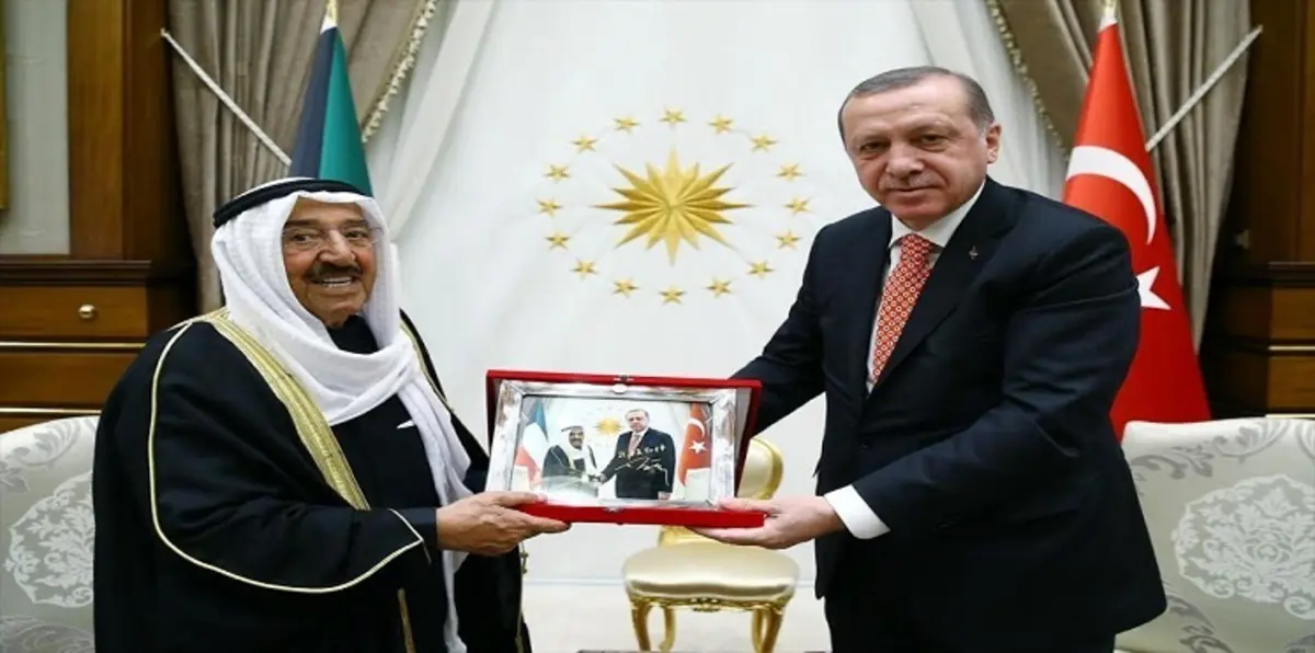 أردوغان يقلد أمير الكويت وسام الدولة التركية