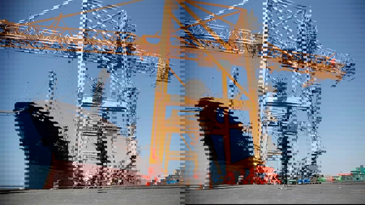 رغم مخالفات الحوثيين.. الحكومة اليمنية تسمح بدخول ناقلات نفطية إلى ميناء الحديدة‎‎