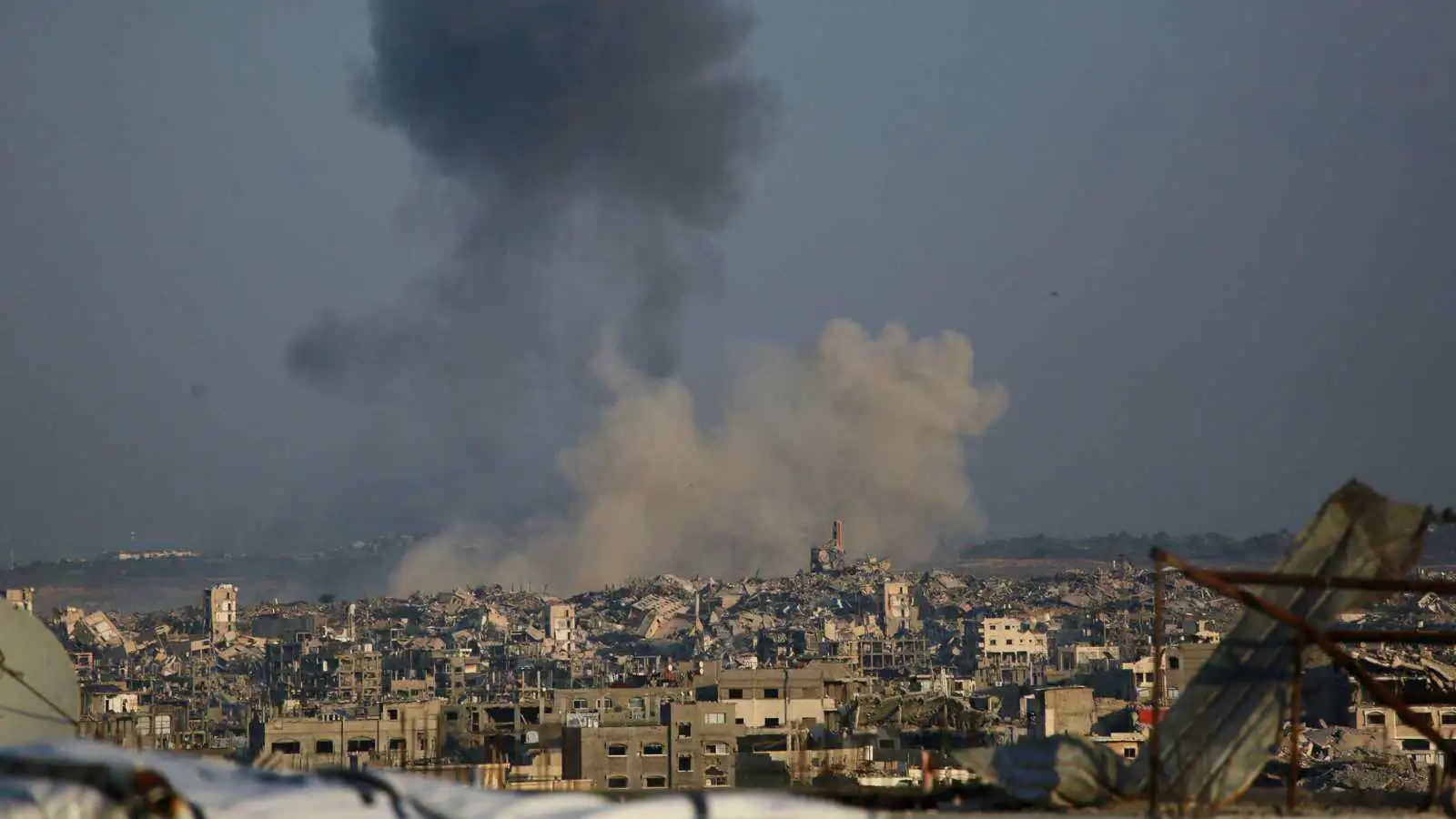 توغل إسرائيلي وعمليات قصف وسط وجنوب قطاع غزة