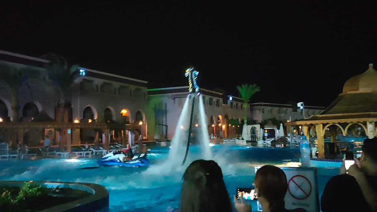 مصر.. وفاة لاعب "فلاي بورد" أثناء عرض استعراضي