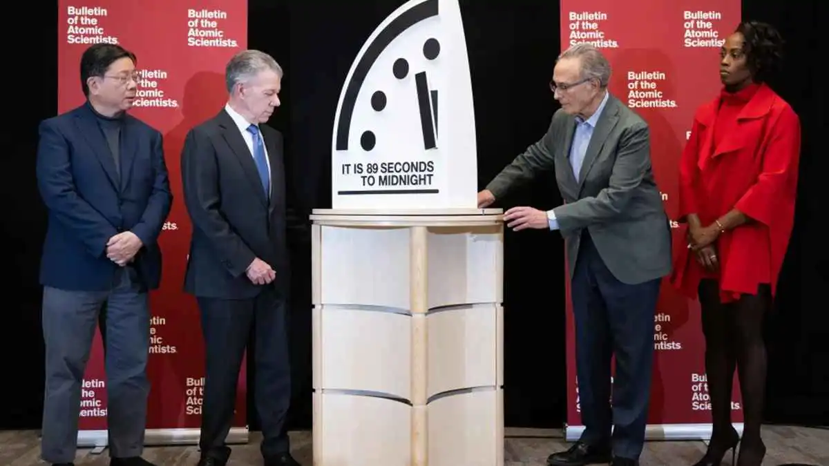 العالم على حافة الهاوية.. ماذا يعني تحريك ساعة يوم القيامة إلى 85 ثانية؟