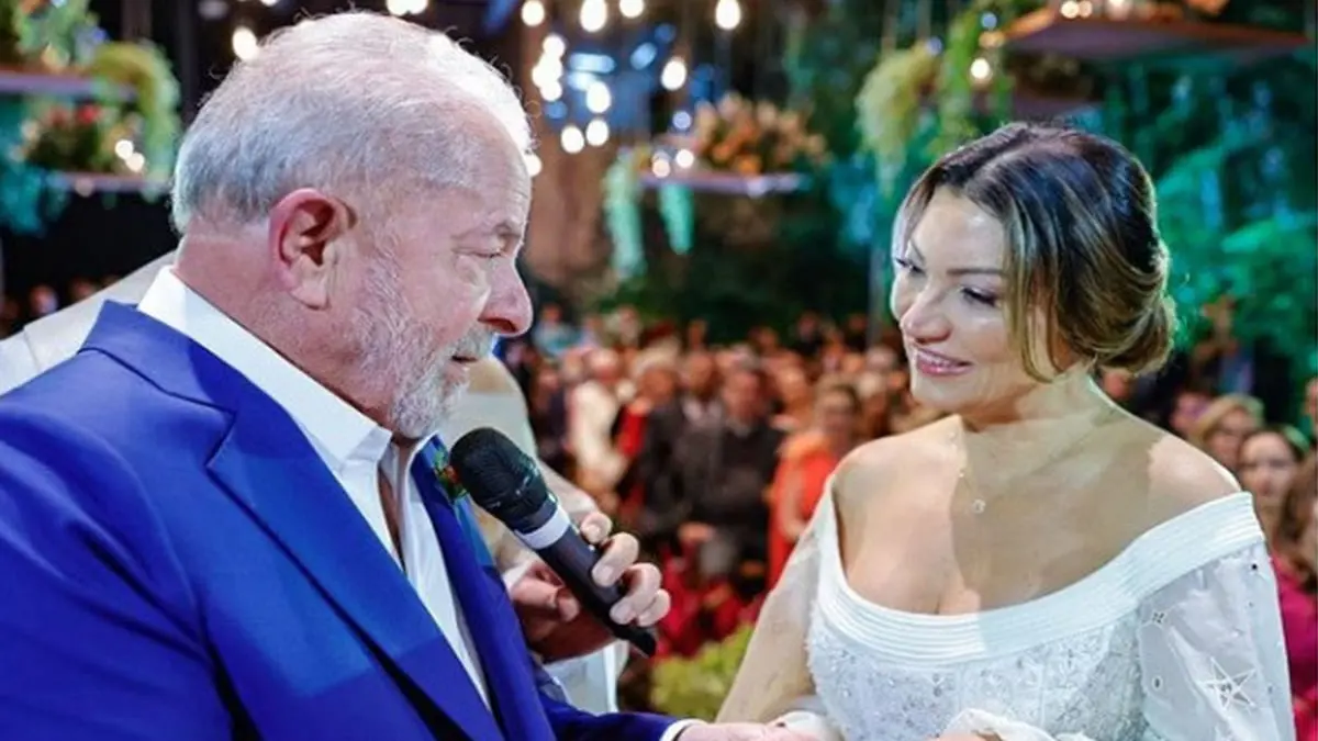 قبيل خوضه الانتخابات.. الرئيس البرازيلي السابق دا سيلفا عريسا فى الـ76