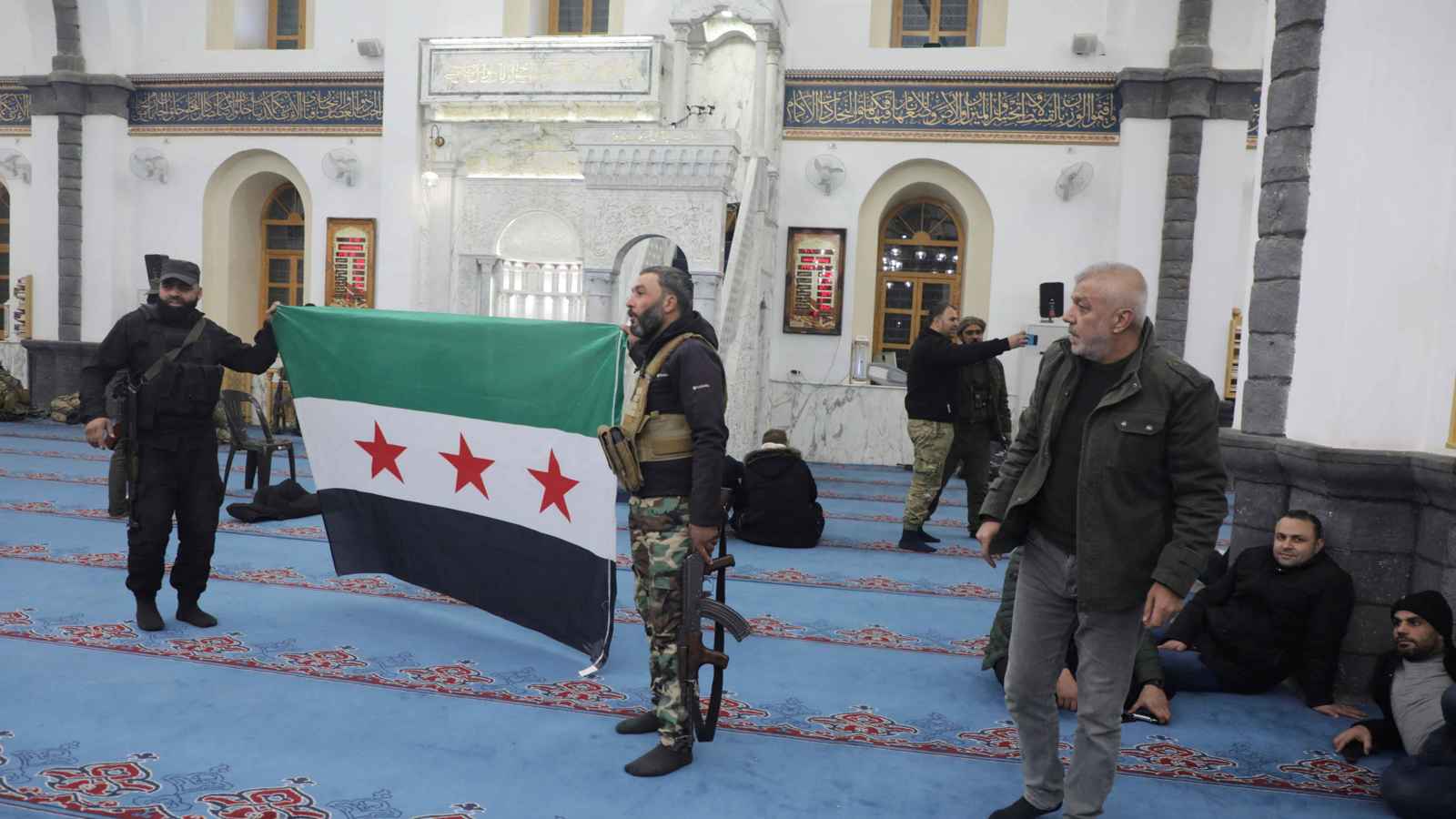 التكبيرات "تصدح" في الجامع الأموي بدمشق (فيديو)